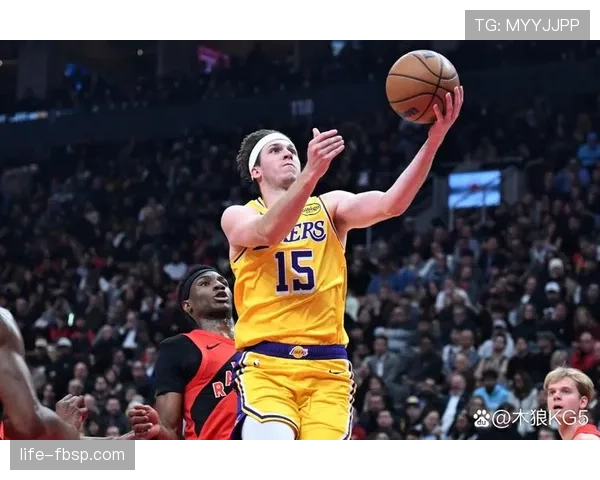 加里·佩顿利用防守制造对手失误，拉开内线得分空间提升球队攻防转换效率