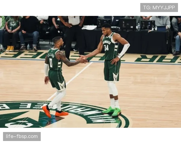 扬尼斯挡拆拉开空间，效率提升显著助雄鹿主导内线进攻