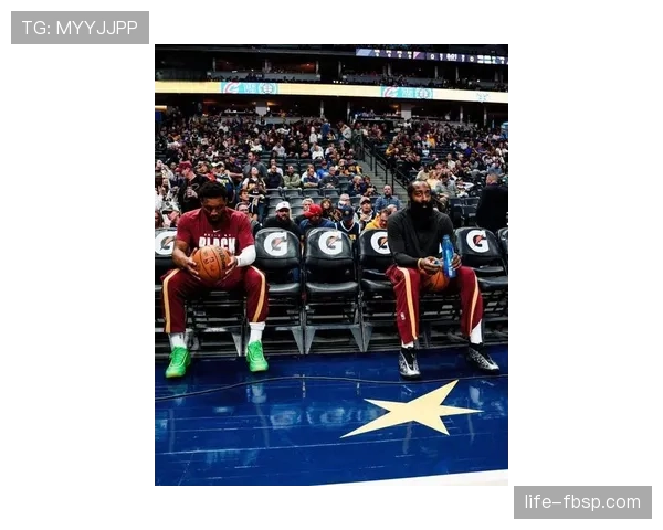 米切尔砍下高效30+，无球跑动拉开骑士进攻空间