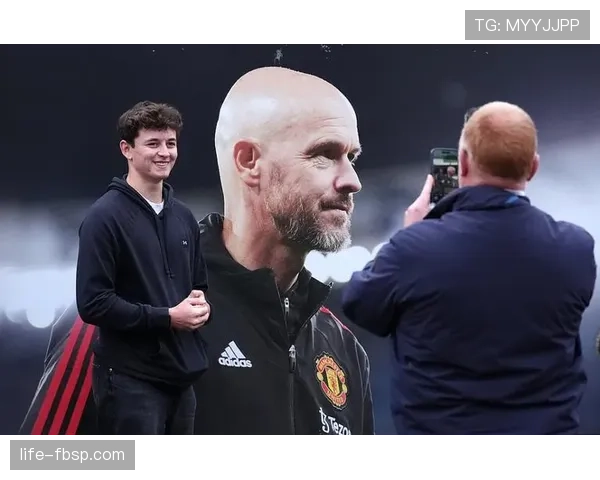 疯狂换帅惨遭羞辱！多特“内战”加剧，德国豪门为何沦为战术笑柄？