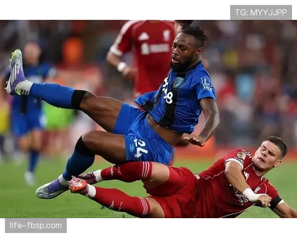 利物浦压迫体系防守漏洞问题凸显，球队近期防线表现承压，竞争稳定性面临考验